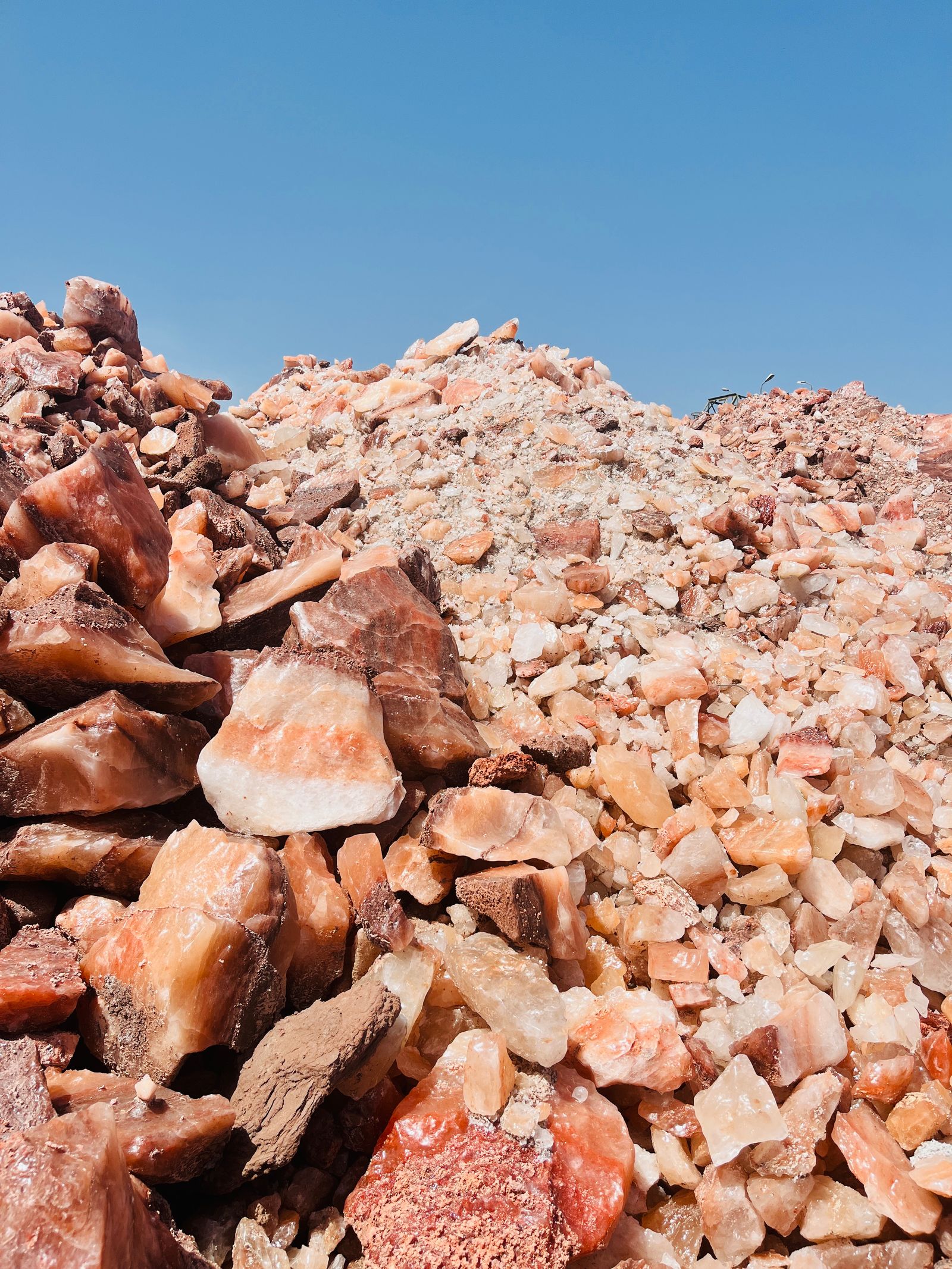 Raw feldspar and quartz rock pile